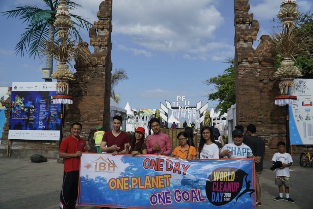 Melayani Sesama dalam Kegiatan Sosial