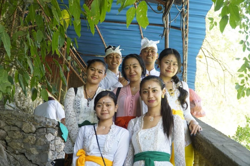 Dharma Yatra Ibh Team Ke Pura Dalem Ped Nusa Penida Kadek Adnyana