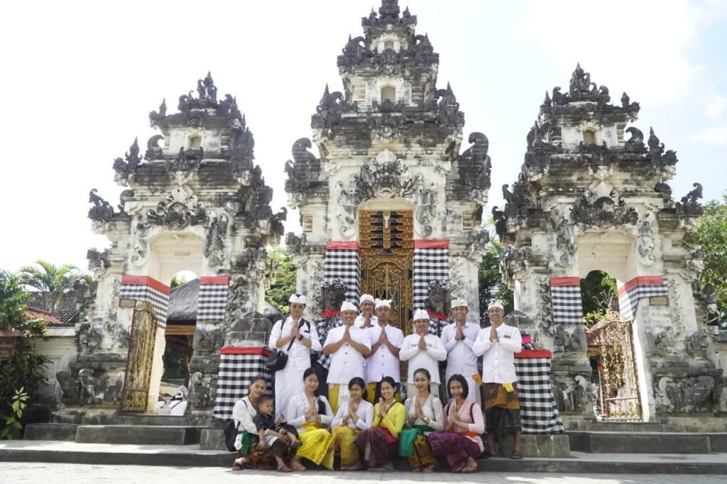 Dharma Yatra IBH team ke Pura Dalem Ped, Nusa Penida