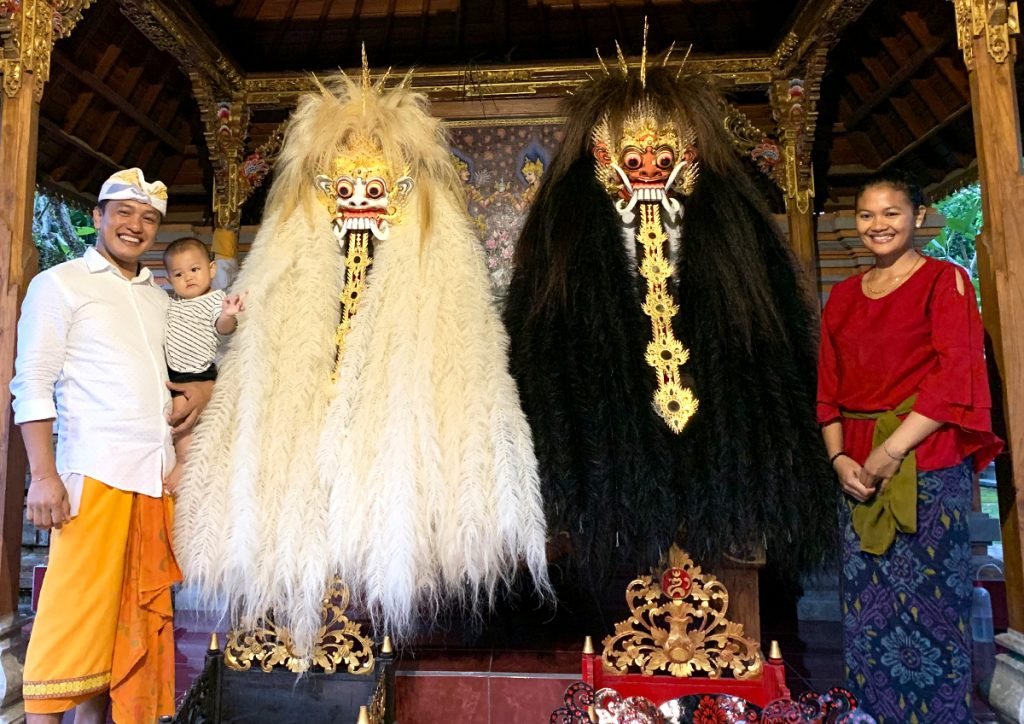 Proses Pembuatan Arca Pralingga Barong dan Rangda